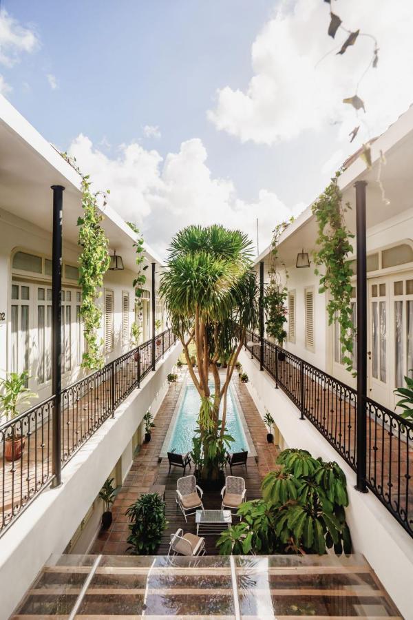 Brown Feather Hotel Seminyak