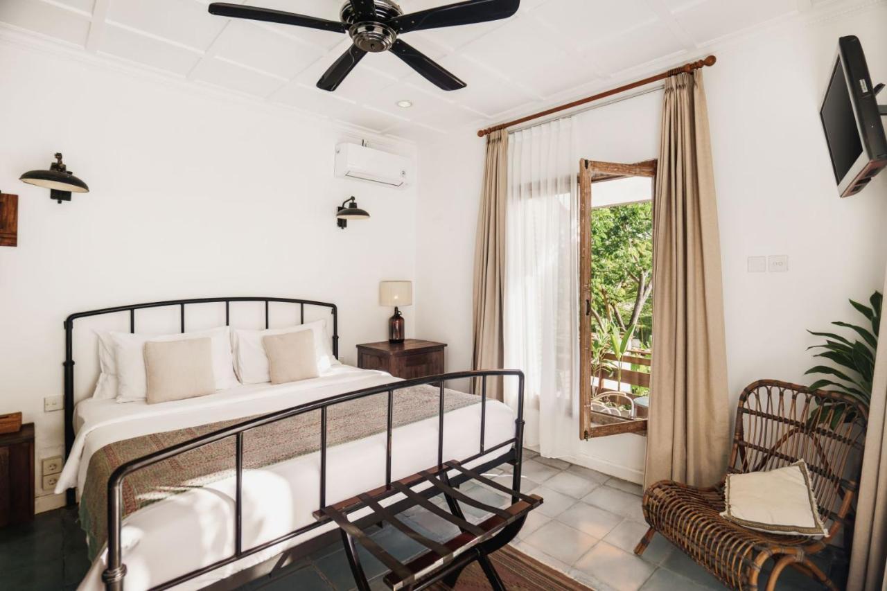 Brown Feather Seminyak