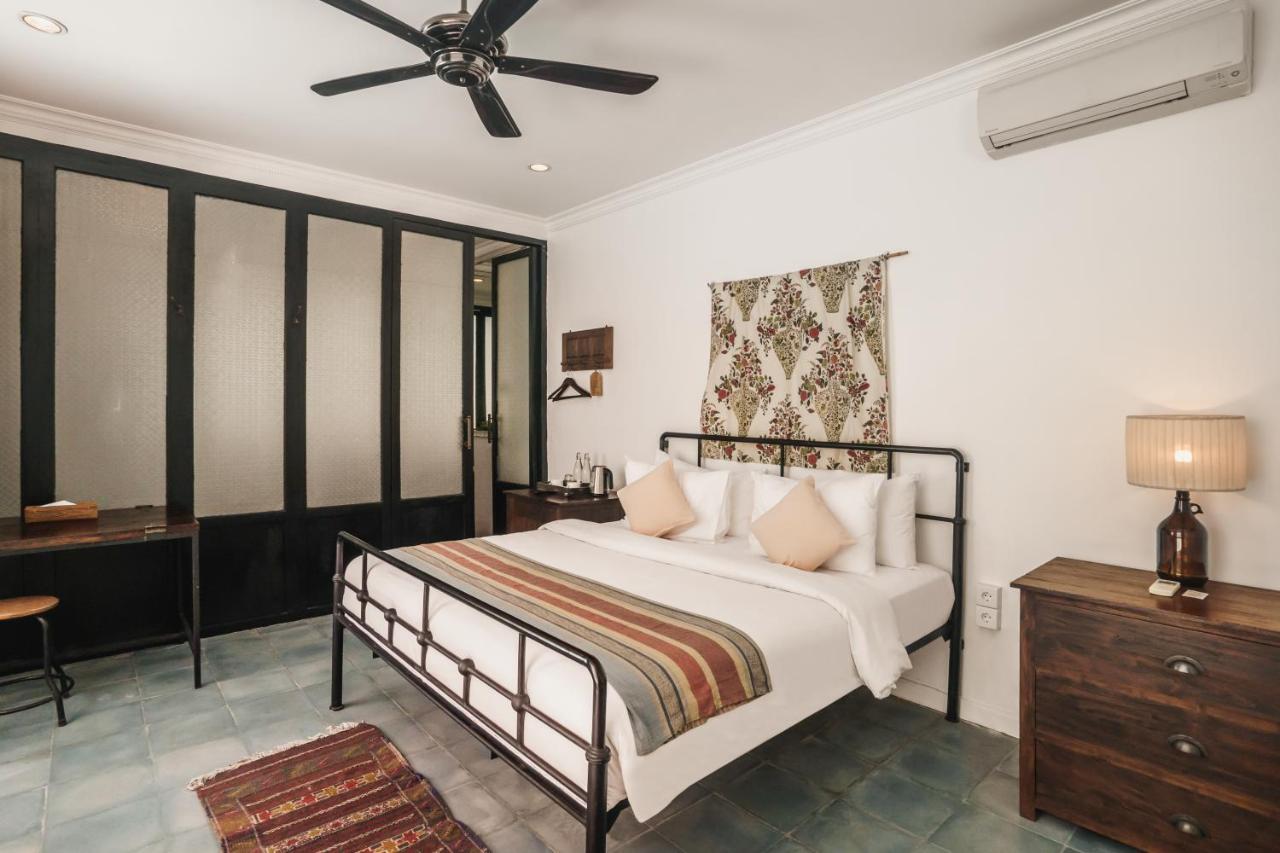 Brown Feather Hotel Seminyak